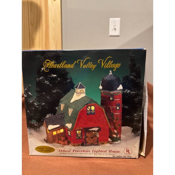 Heartland Valley Village Limited Edition Barn Illuminated Porcelain House - Picture 8 of 9